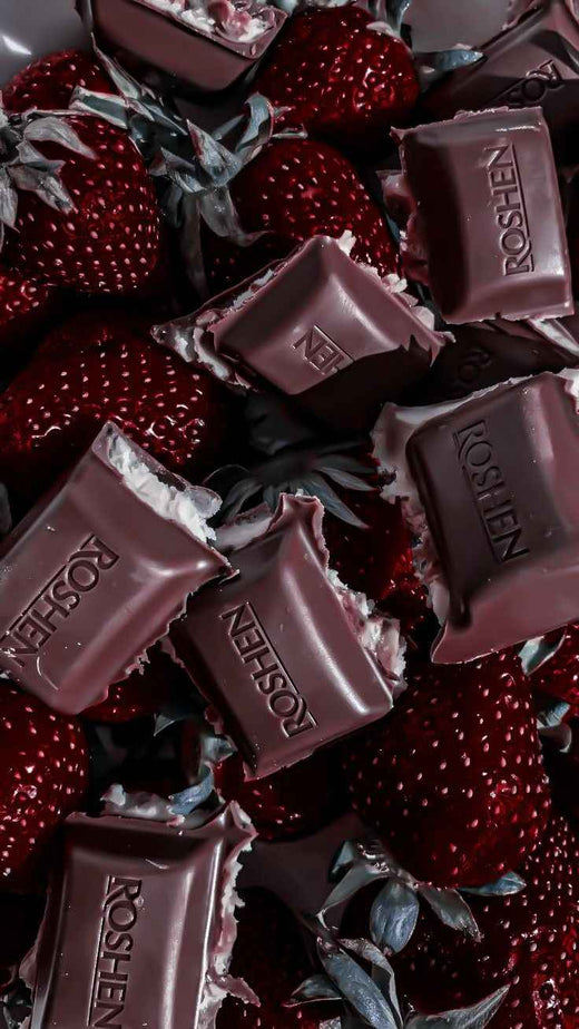 Ankela Red: A fiery Declaration of Autumn and Winter - Inniverse