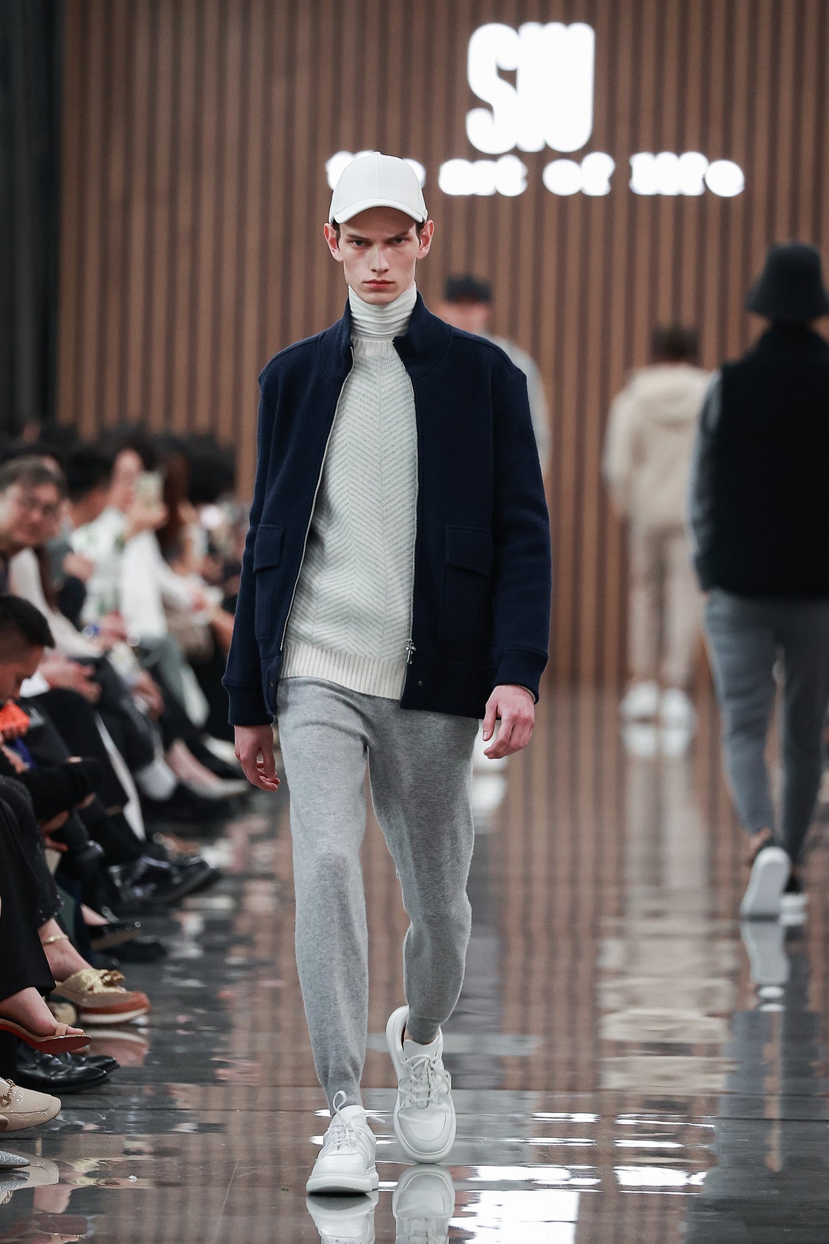 إنو بلس+ - Look 8