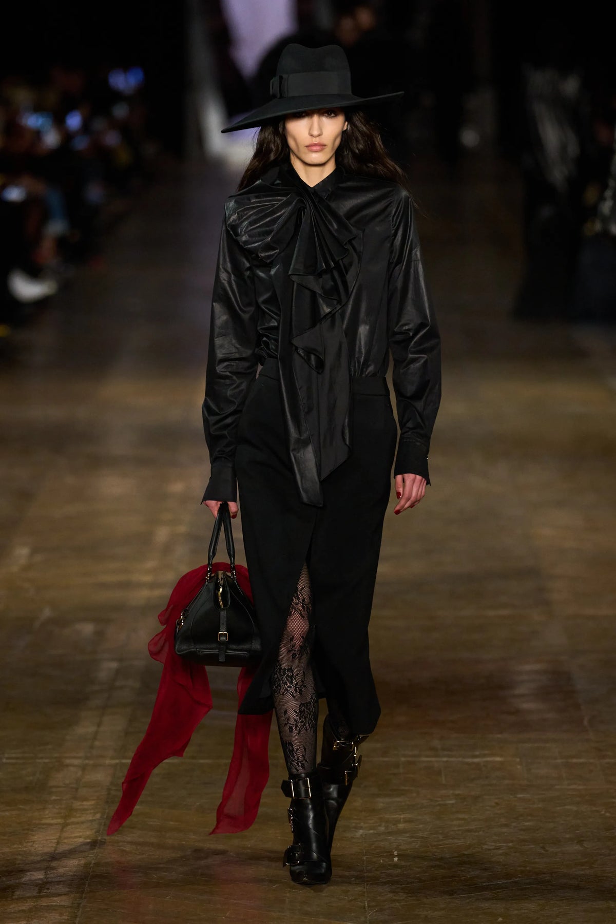 ألكسندر ماكوين - Look 10