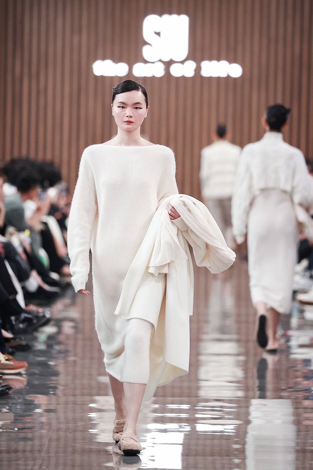 إنو بلس+ - Look 4
