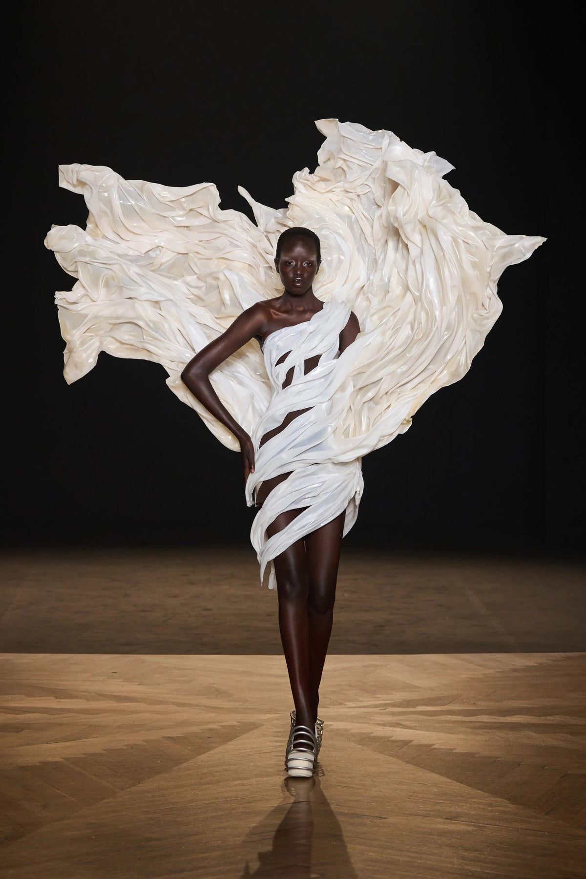 Iris van Herpen - Look 16