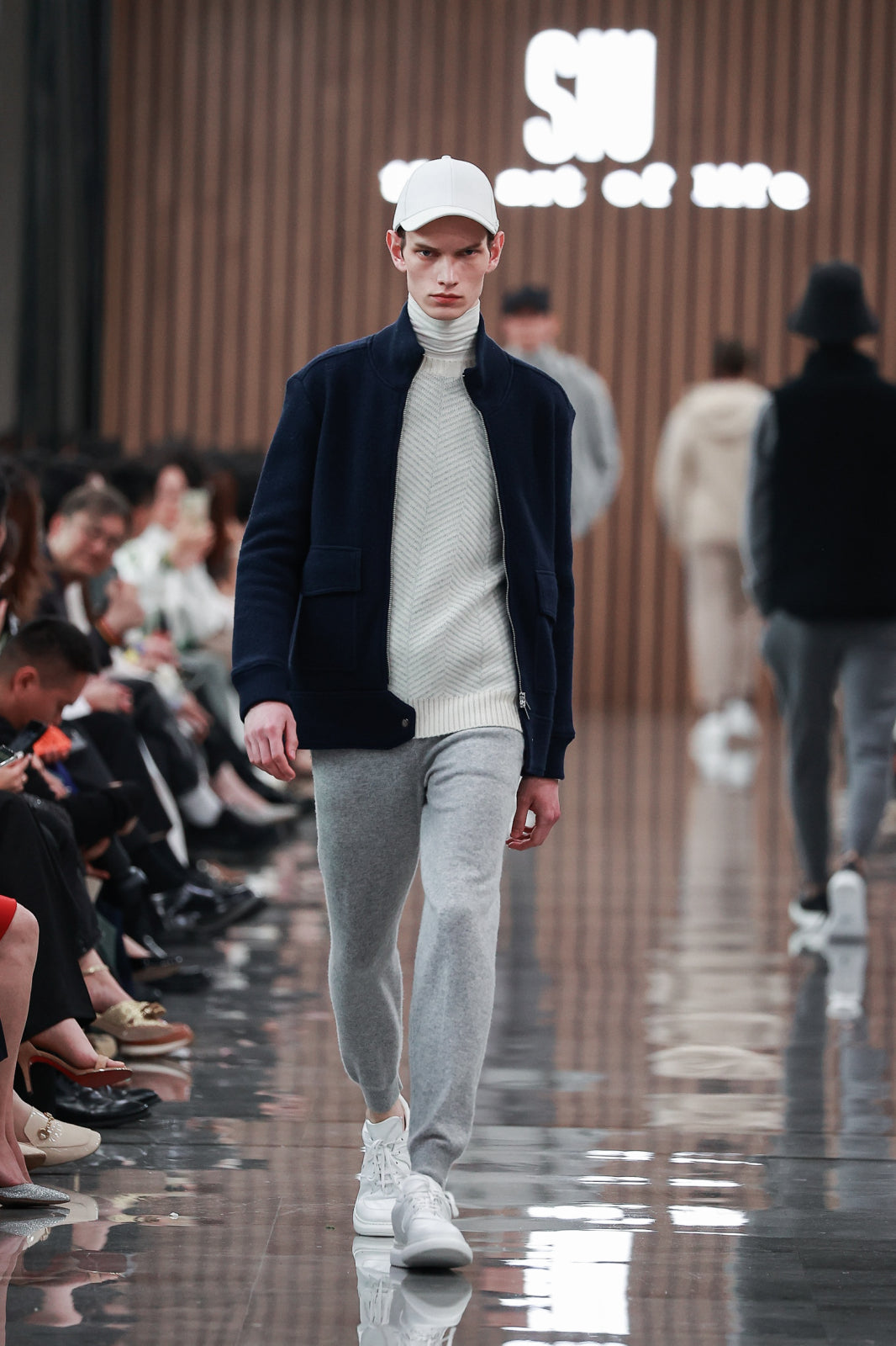 إنو بلس+ - Look 9