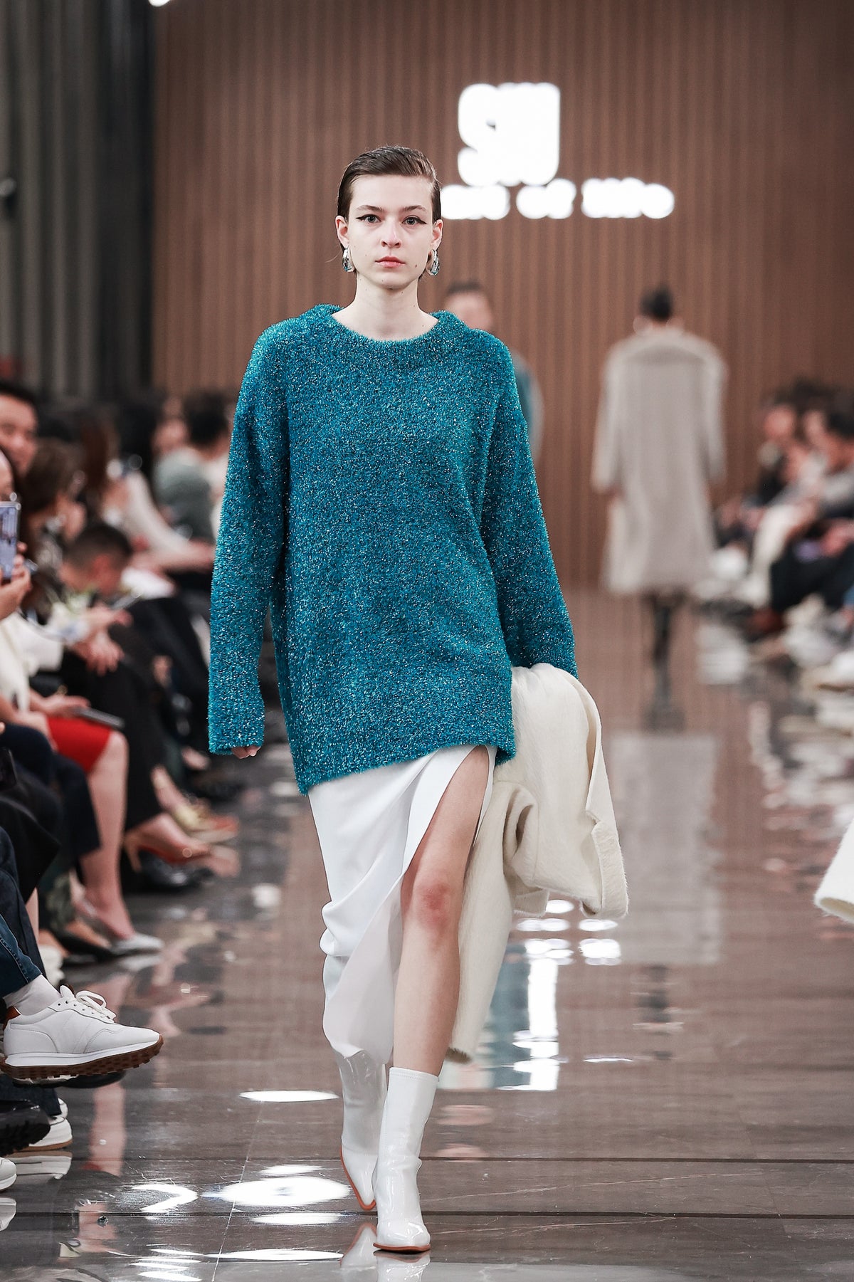إنو بلس+ - Look 27