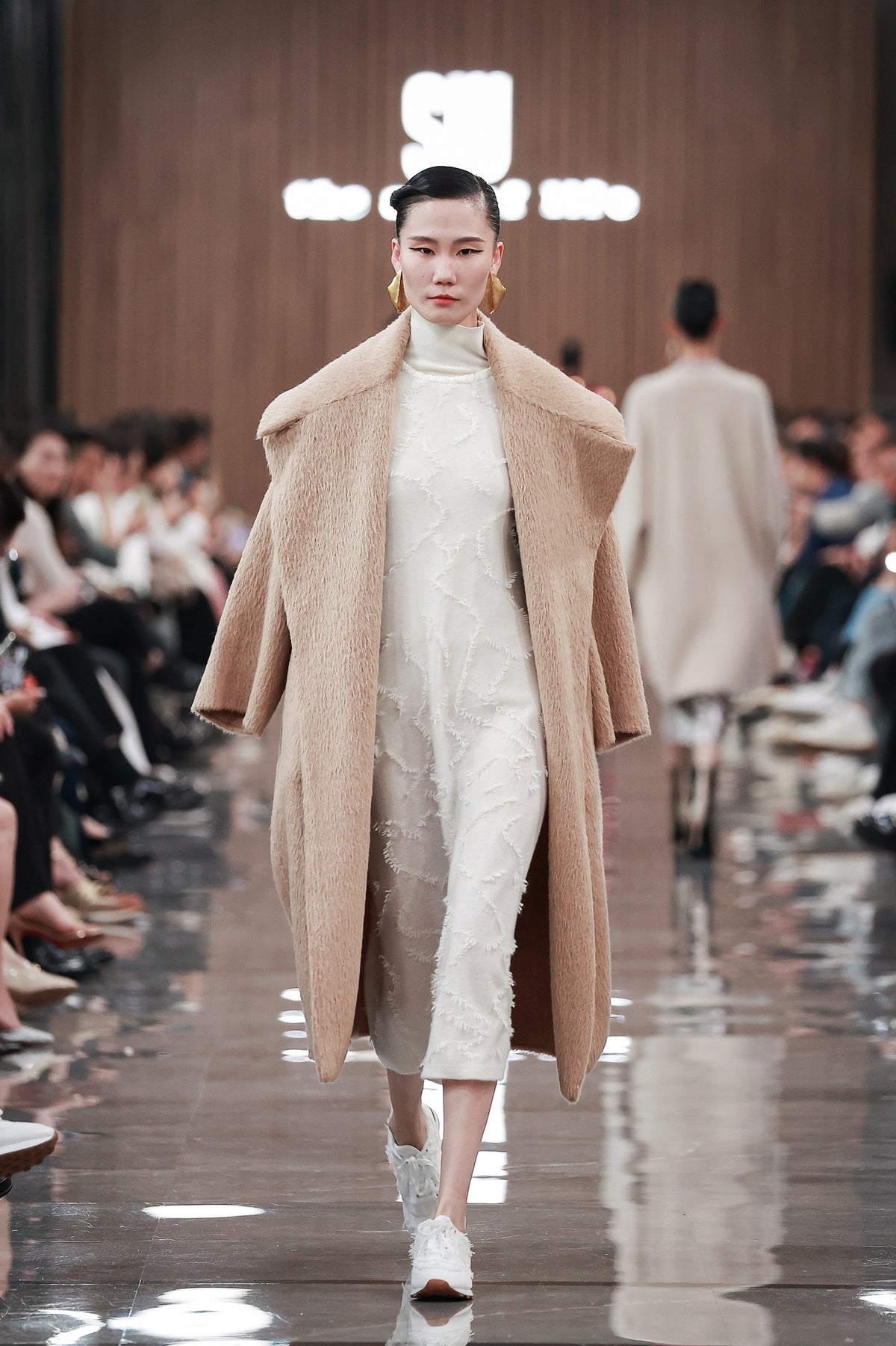 إنو بلس+ - Look 38