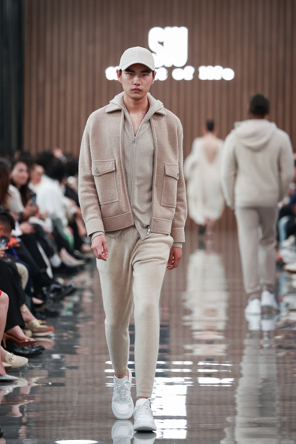 إنو بلس+ - Look 7